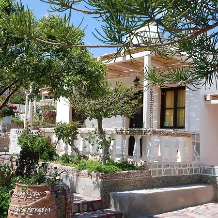 Ideal Place For Family Near The With Garden Villa *
