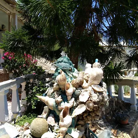 Ideal Place For Family Near The With Garden Villa