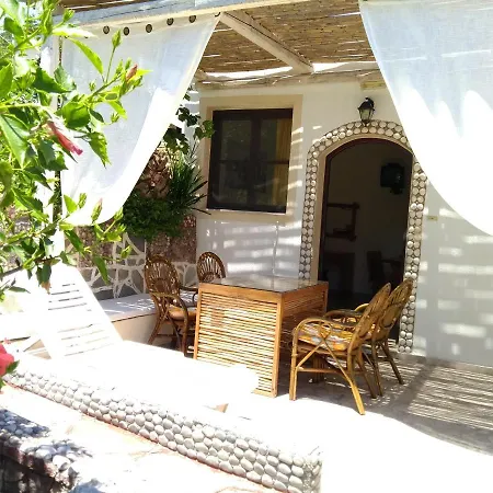 Ideal Place For Family Near The With Garden Villa